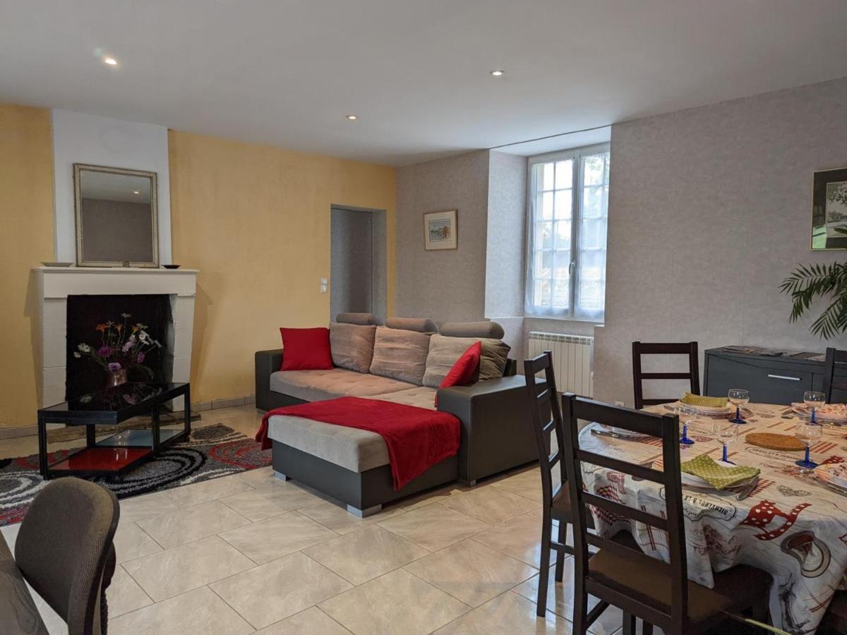 Gite Charmant Au Coeur D'Un Chateau Historique Avec Parc, Proche De Cognac, Ideal Famille Et Nature - Fr-1-653-167 Cherves-de-Cognac Kültér fotó