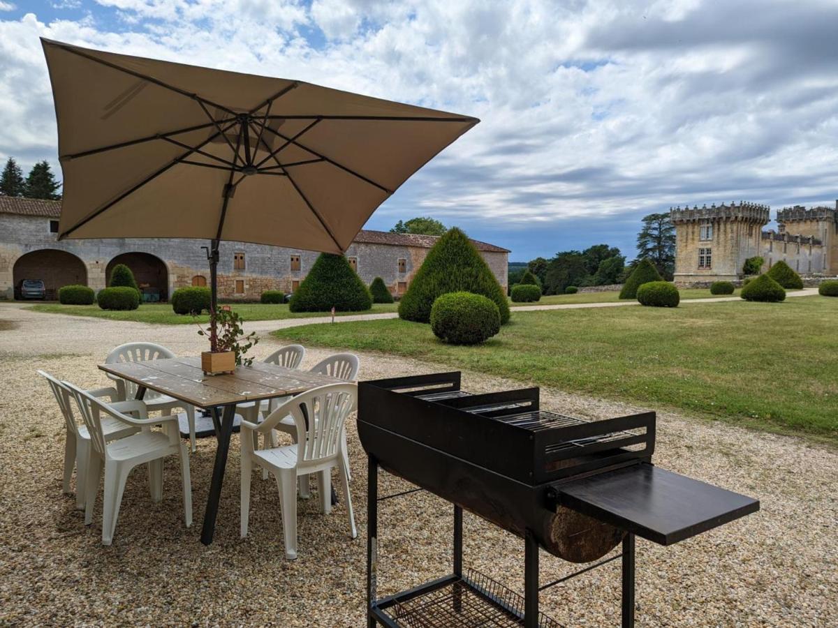 Gite Charmant Au Coeur D'Un Chateau Historique Avec Parc, Proche De Cognac, Ideal Famille Et Nature - Fr-1-653-167 Cherves-de-Cognac Kültér fotó
