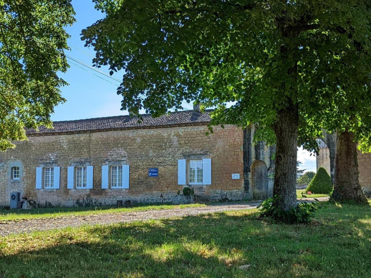 Gite Charmant Au Coeur D'Un Chateau Historique Avec Parc, Proche De Cognac, Ideal Famille Et Nature - Fr-1-653-167 Cherves-de-Cognac Kültér fotó