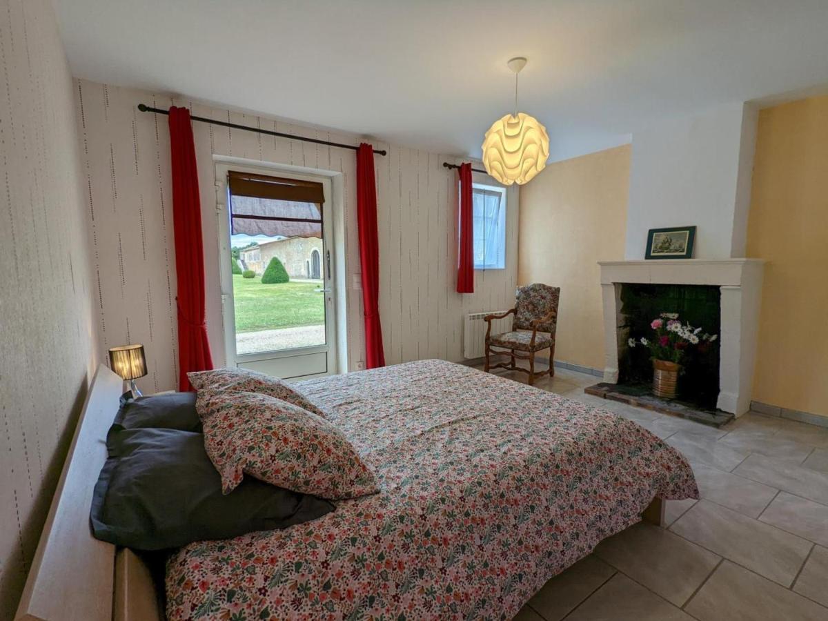 Gite Charmant Au Coeur D'Un Chateau Historique Avec Parc, Proche De Cognac, Ideal Famille Et Nature - Fr-1-653-167 Cherves-de-Cognac Kültér fotó